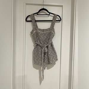 Banana republic crochet top with tie in flower pattern, very unique !